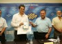 Díaz Sol entrega las llaves y la documentación del vehículo al alcalde-w1024-h1024 Díaz Sol entrega las llaves y la documentación del vehículo al alcalde-w1024-h1024