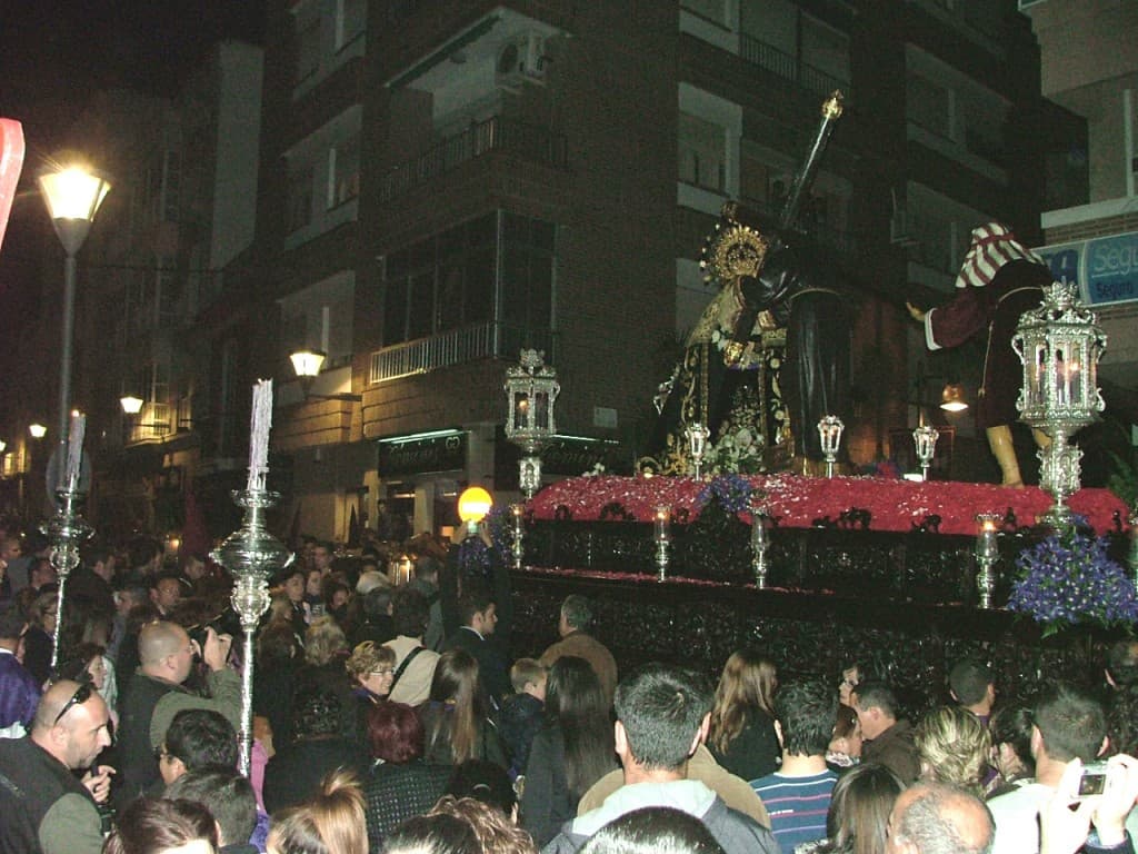El Gran Poder hace estación de penitencia y conmemora con brillantez su xxv aniversario fundacional