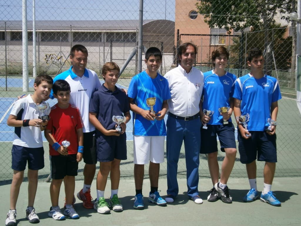 La tercera prueba del Circuito Municipal de Tenis reúne medio centenar de jugadores