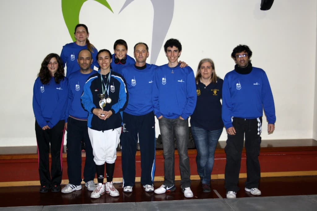 Un oro y dos bronces para la única representante femenina de la esgrima motrileña