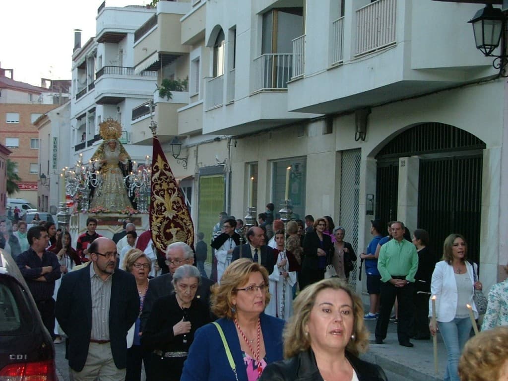 La cofradía del Huerto celebra un rosario vespertino en conmemoración de su XXV aniversario