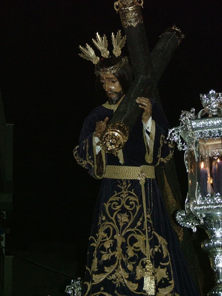 JUEVES SANTO El Nazareno y la Esperanza dan brllo y color a la estacion de penitencia del Jueves Santo