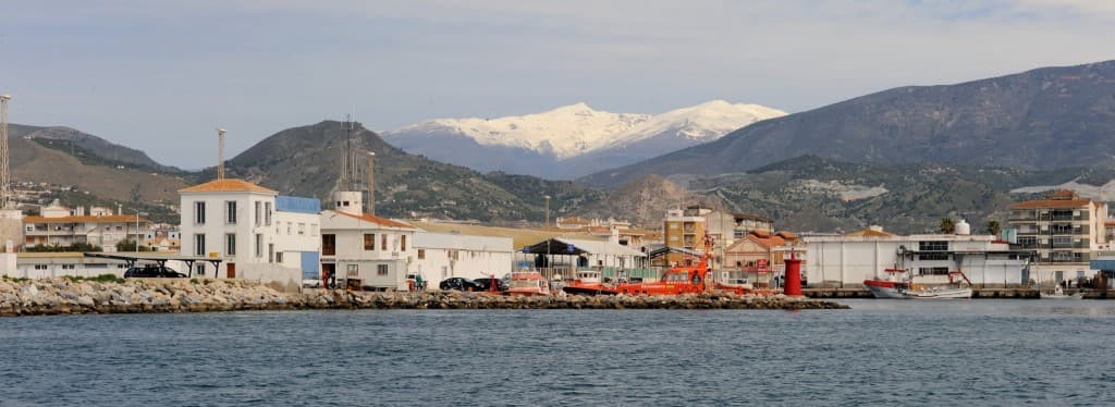 Junta, Ayuntamiento y Puerto de Motril firman un convenio para el desarrollo empresarial de la dársena