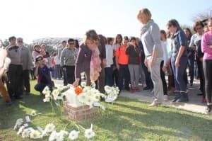 Motril rinde homenaje a la profesora asesinada, Araceli Morales, en el Día Internacional contra la Violencia de Género