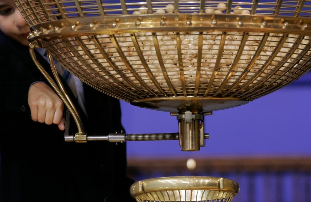‘EL GORDO’ DEL SORTEO EXTRAORDINARIO DE NAVIDAD: 13.437. En la Costa han tocado dos décimos del Segundo Premio y algún Cuarto y Quinto de venta electrónica