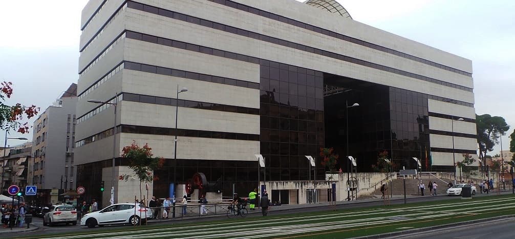 Abonan 1,79 millones de euros a abogados y procuradores por la prestación de la Justicia Gratuita en Granada