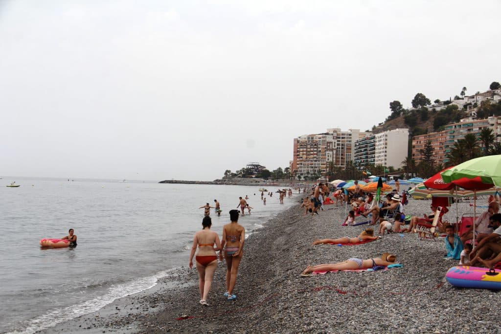 Las playas sexitanas de San Cristóbal, Puerta del  Mar, Velilla  y La Herradura renuevan su Q de calidad
