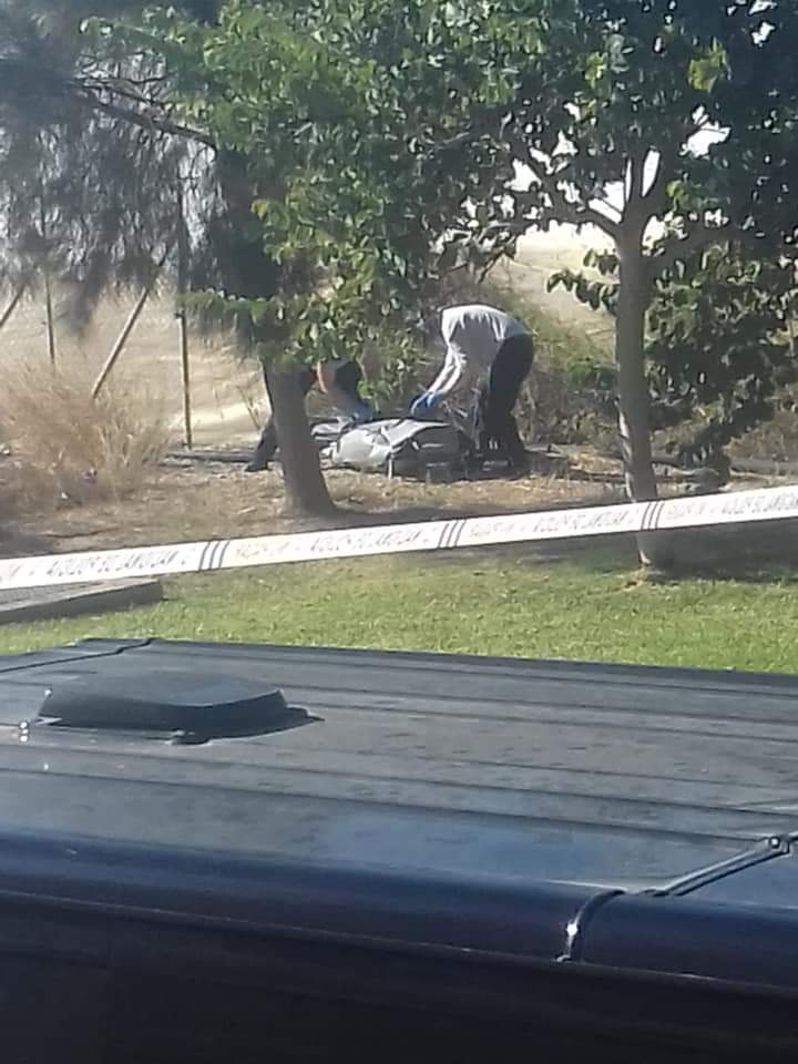 Hallan un cadáver con signos de violencia en un solar de Calahonda