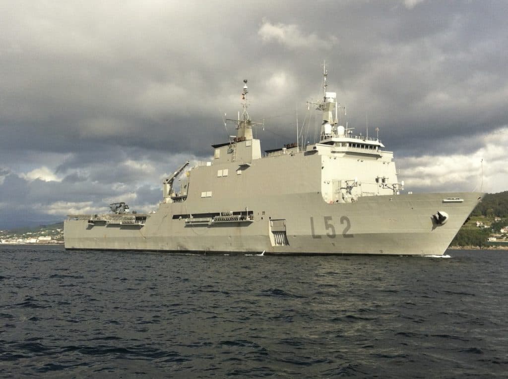 El buque de asalto anfibio ‘Castilla’ se abre al público durante su estancia en el puerto de Motril