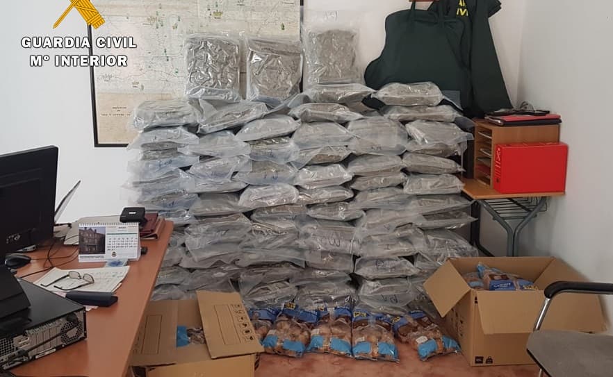 Detenidos dos individuos con más de 88 kilos de marihuana en cajas de magdalenas