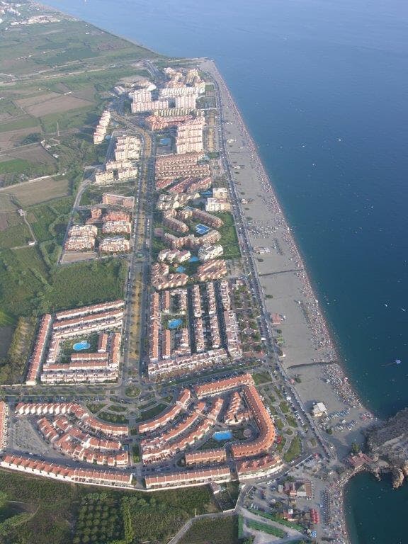 El espigón de Salobreña se situará en la playa de la Punta del Río, y contará con una longitud aproximada de 150 metros