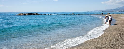 Rescatan a un windsurfista en la playa de Torrenueva