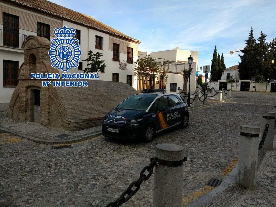 Detenido un individuo que habría causado daños en el patrimonio histórico tras haber grabado un nombre sobre una columna
