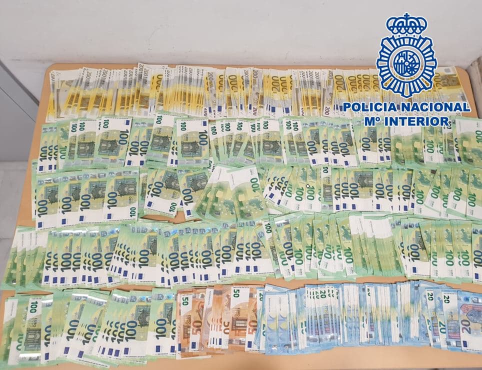 Agentes del Grupo de Estupefacientes de Motril se incautan de más de 100.000 euros y desmantelan una plantación con cerca de 225 plantas de marihuana