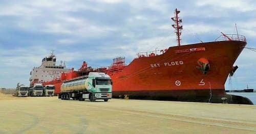 El Puerto de Motril mantiene la operativa de carga para garantizar la cadena logística de mercancías