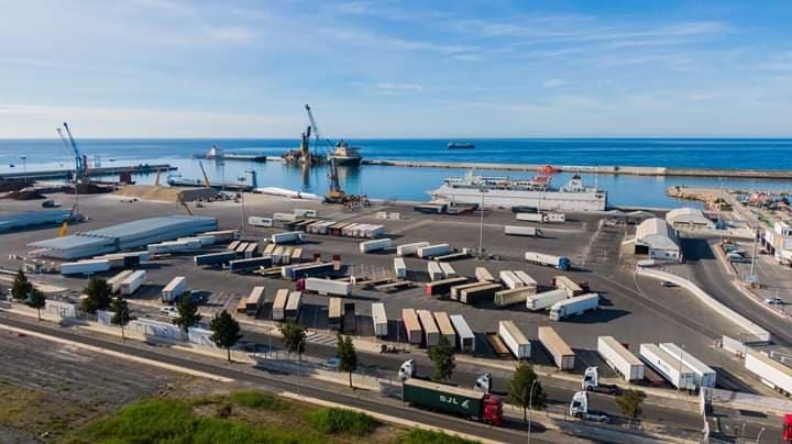 El Puerto de Motril mantiene su actividad tras implementar los protocolos del Ministerio de Sanidad