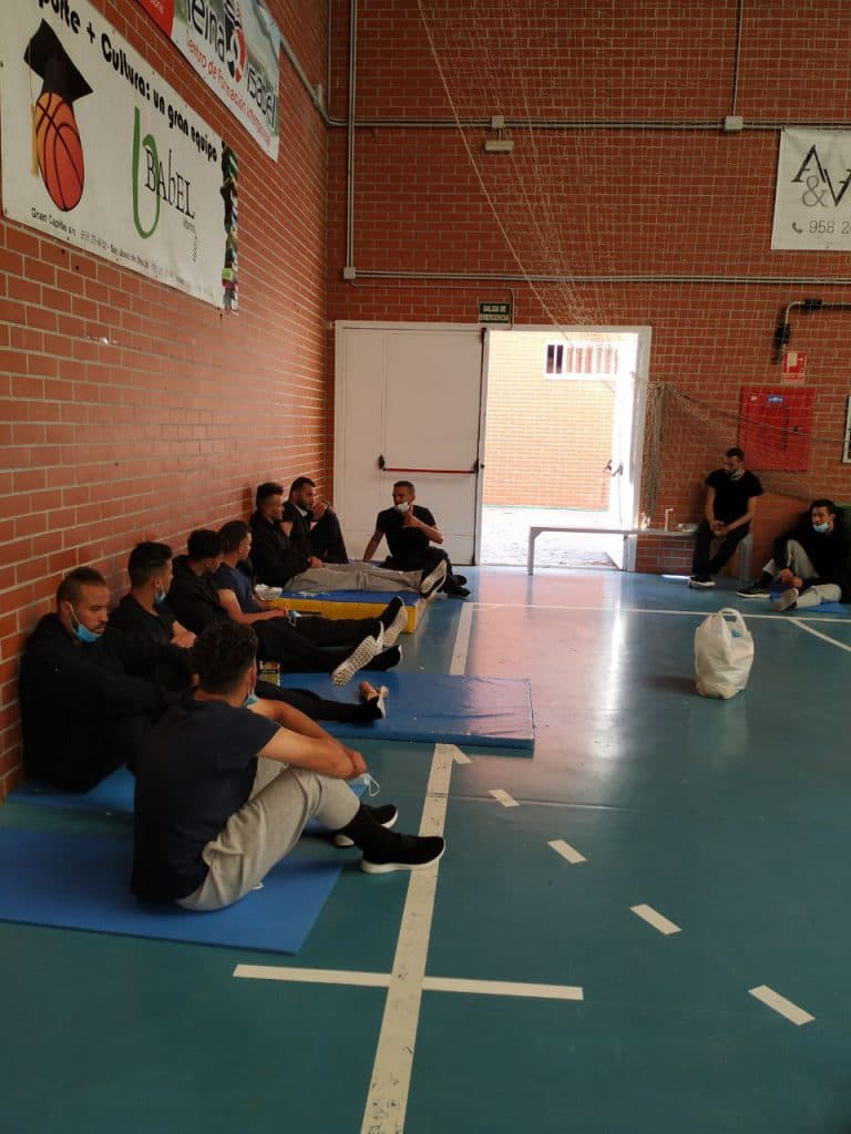 APDHA denuncia ante el Defensor del Pueblo el abandono de 16 personas migrantes en Granada