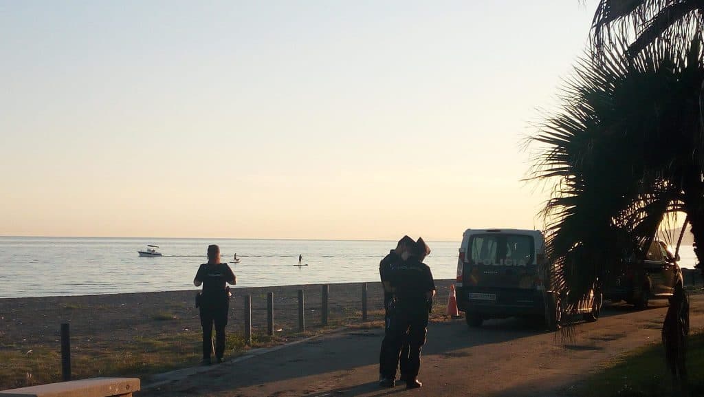 Hallan un proyectil en aguas de Playa Granada