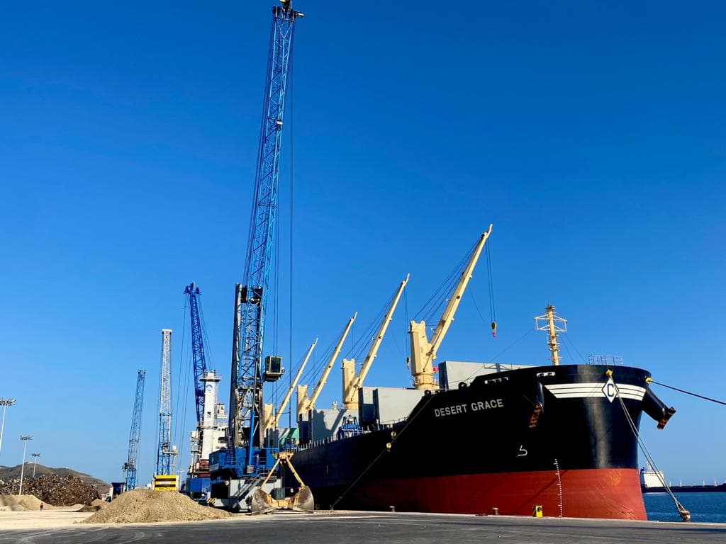 El Puerto de Motril consolida la exportación de mineral de yeso con una carga de 43.000 toneladas de canteras de la provincia