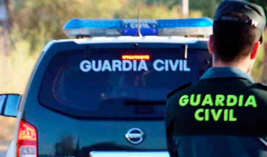 Fallece un hombre tras caer con un tractor por un barranco en Alamedilla