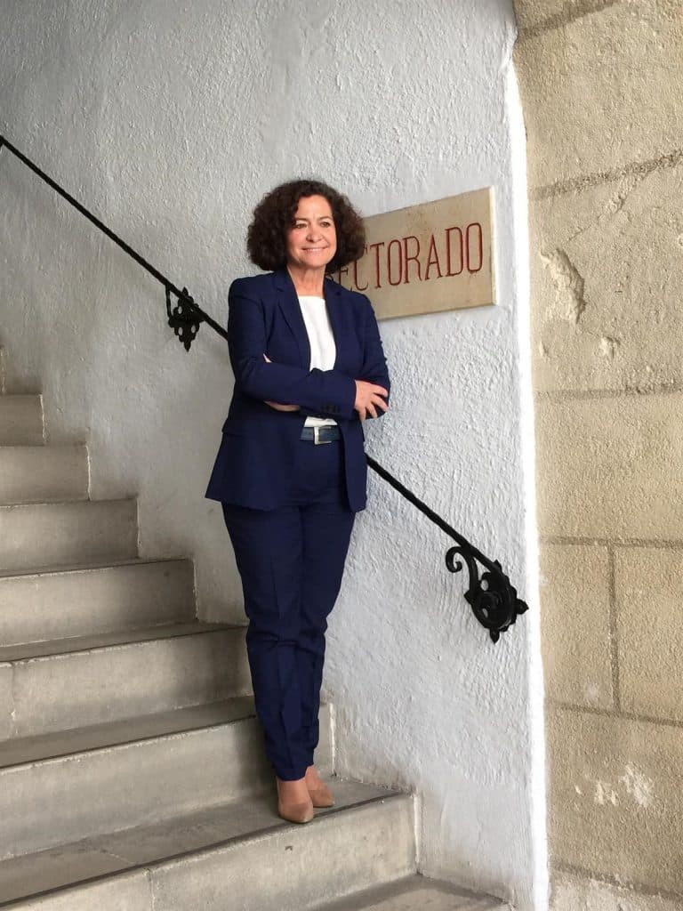 La UGR «acatará» las instrucciones de la Junta pero insiste en que no tiene confinada ni un aula