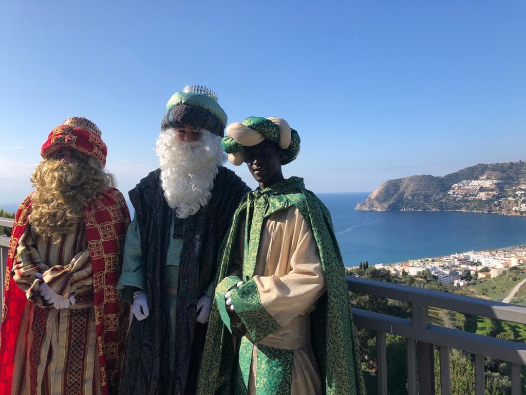 Sus Majestades los Reyes Magos repartirán los regalos en el Castillo de La Herradura con cita previa