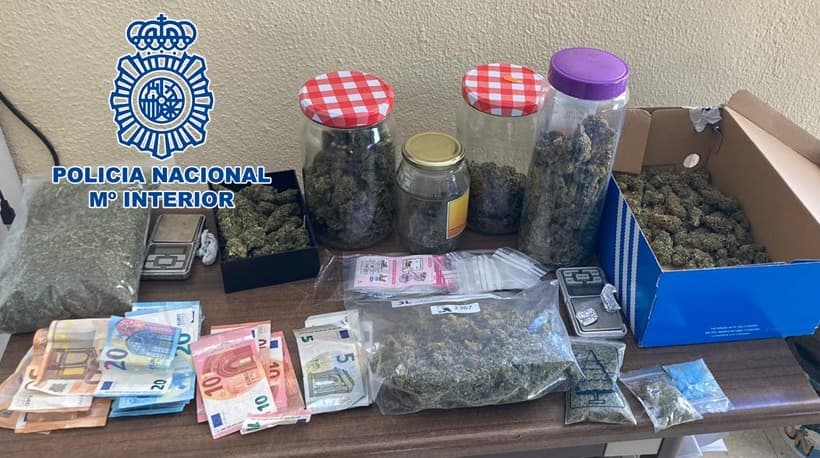 La Policía Nacional desmantela un punto de venta de diferentes clases de droga en un piso de estudiantes