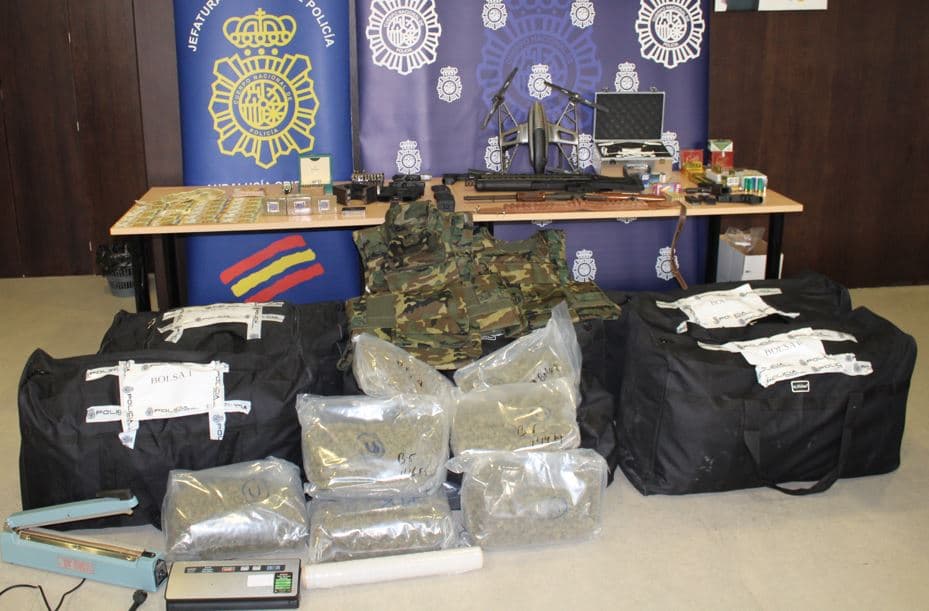 La Policía Nacional ha realizado durante noviembre más de 15 operaciones en Granada, Motril y Baza, que se han saldado con cerca de 20 detenciones y más de 1.000 plantas incautadas de marihuana