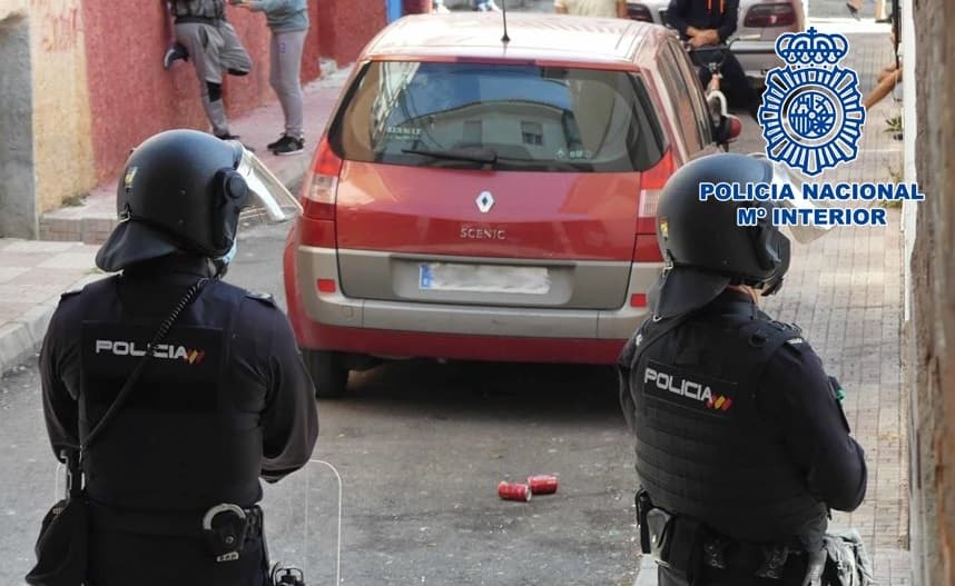 Detenida en Motril una pareja como presunta responsable de una plantación con más de 100 plantas de marihuana en el interior de un piso