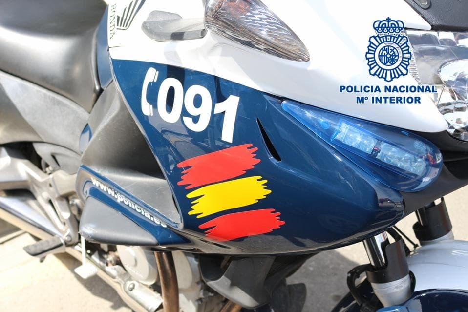 Detenido in fraganti un activo delincuente contra la propiedad cuando se encontraba robando en el interior de un bar situado en Motril
