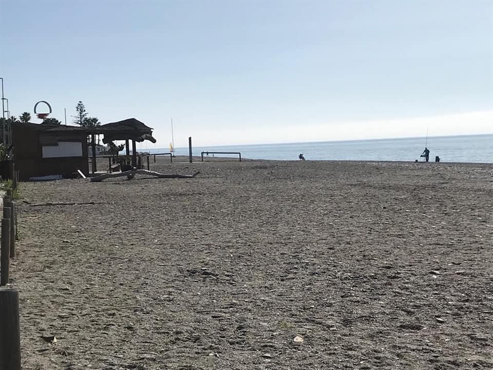 García Chamorro: «Se dan los primeros pasos para la conexión de Playa Granada  con camino del Pelaíllo»