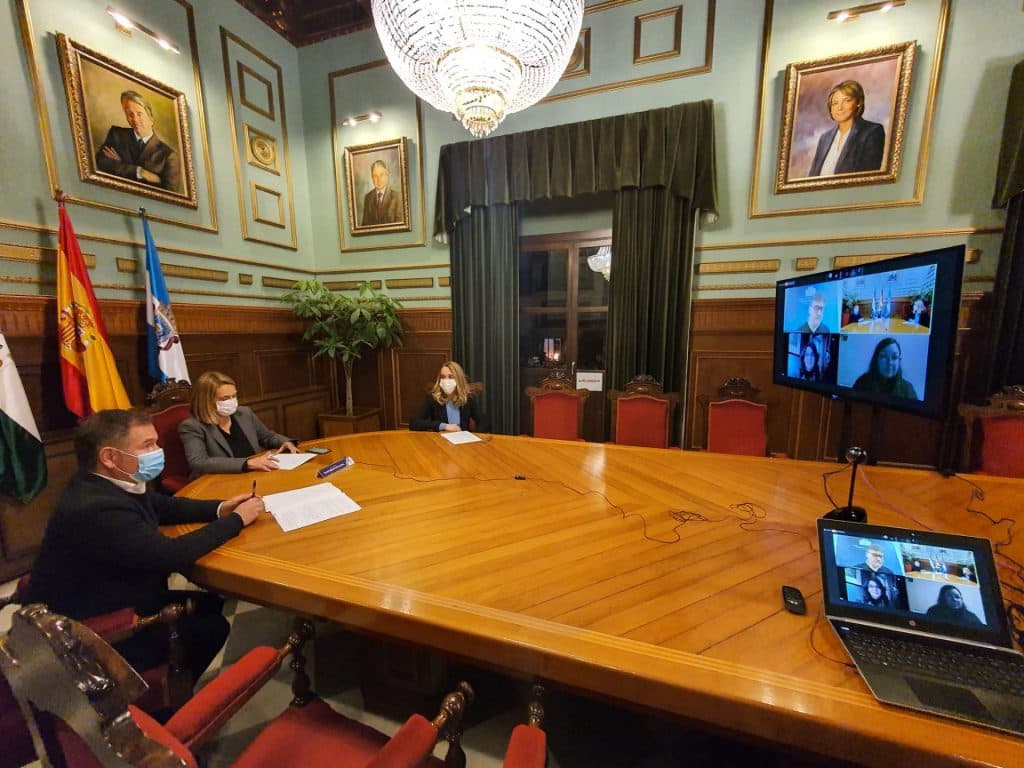 García Chamorro destaca que “el tren del presente y futuro del municipio pasa por la Fábrica del Pilar”