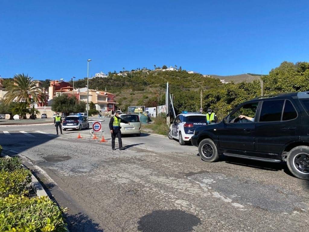16 municipios de la Costa y Alpujarra confinados perimetralmente este sábado, 9 de ellos sin actividad no esencial
