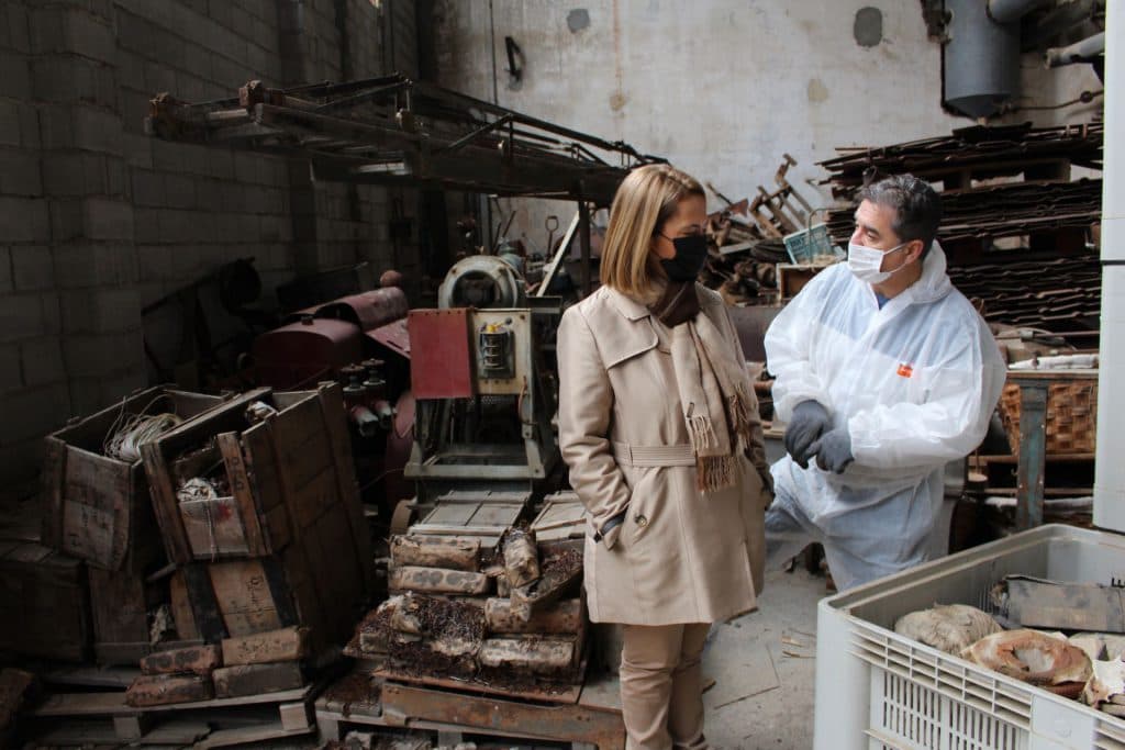 Los pasos previos a la rehabilitación de la Fábrica del Pilar comienzan con la clasificación de piezas menores