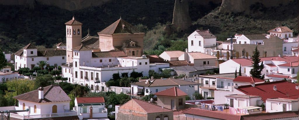 La Junta inicia a final de mes la instalación de marquesinas de autobuses en 8 municipios granadinos