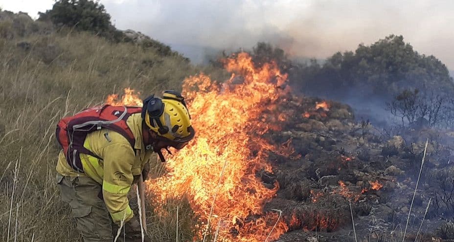 La evolución favorable del incendio de Juviles permite desactivar el nivel 1 del Plan de Emergencias por incendios forestales