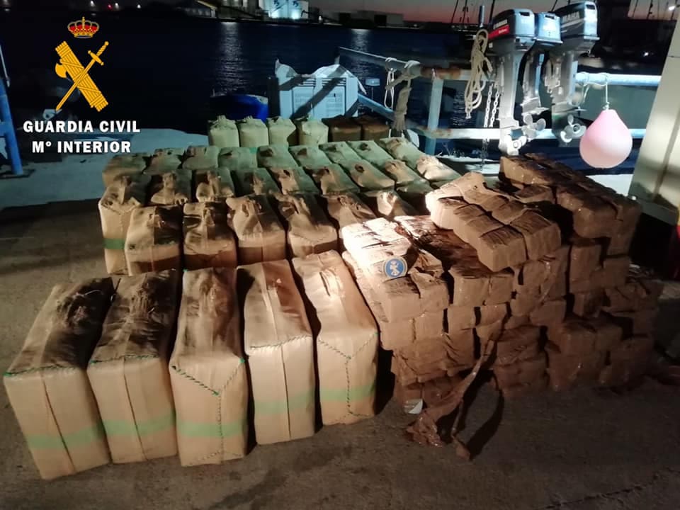 Incautados 1.800 kilos de hachís en las playas del límite de Granada y Almería