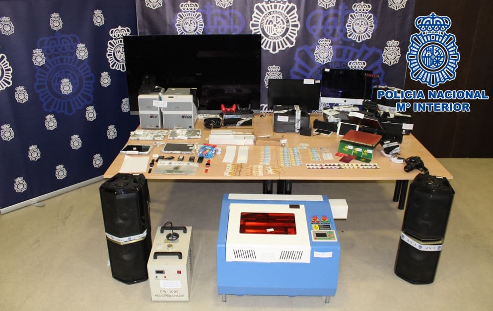 Detenido en Almuñécar un individuo que utilizaba 44 identidades falsas para estafar en centros comerciales