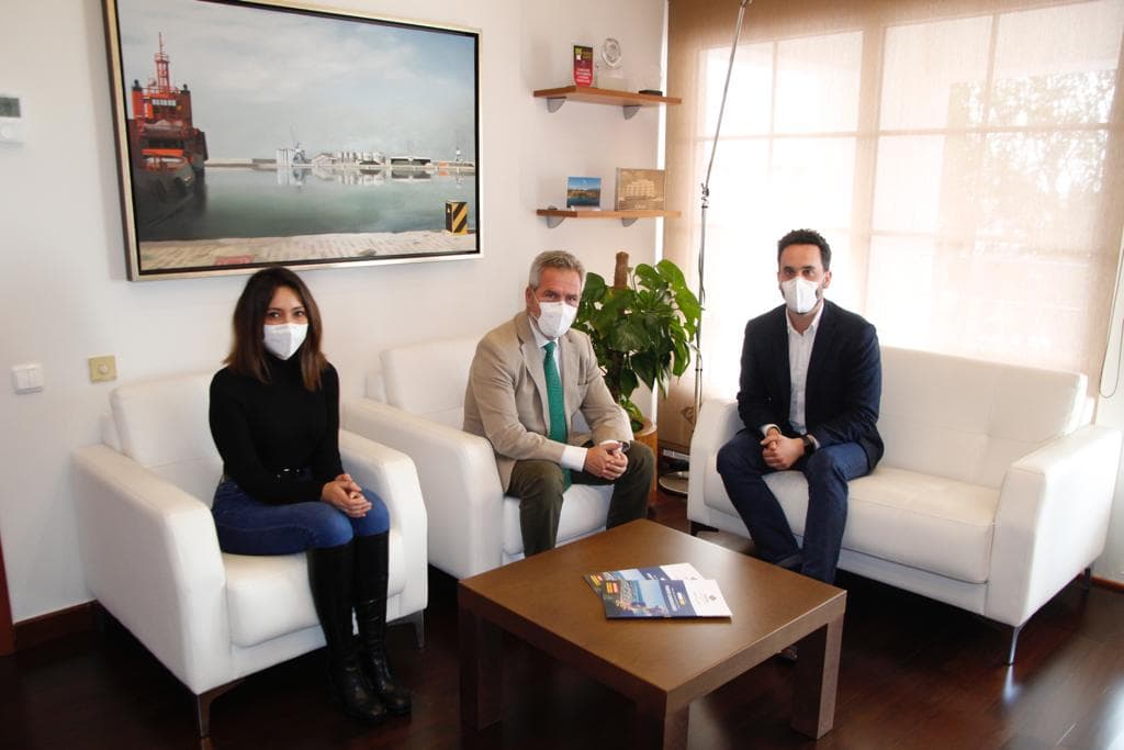 La Asociación de Jóvenes Empresarios de Granada se interesa por desarrollar actividades económicas y de servicios en el Puerto de Motril