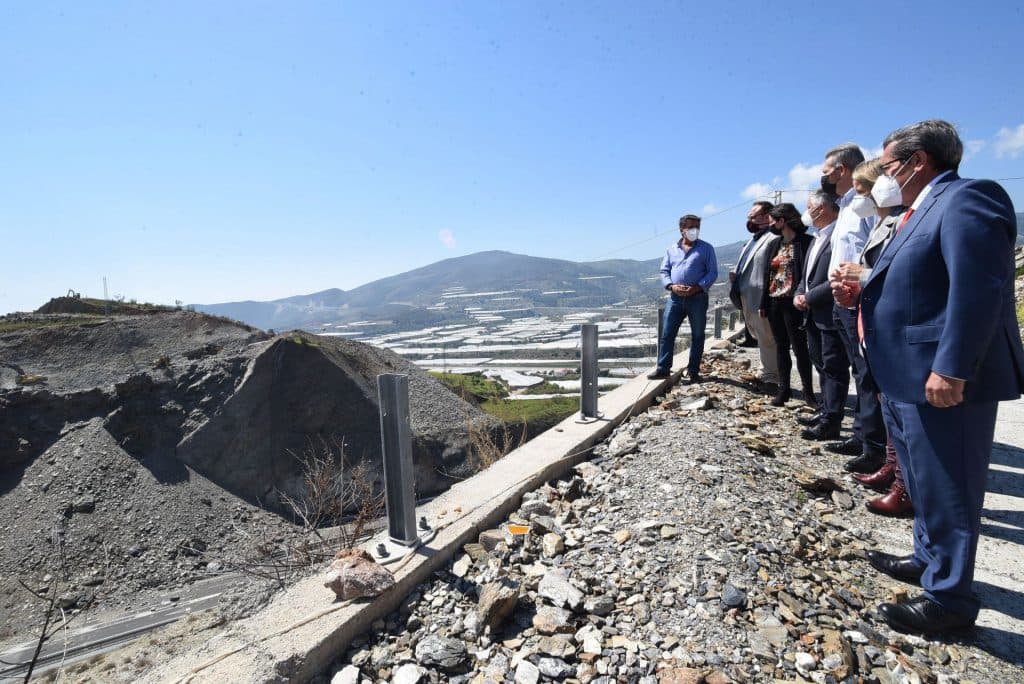 Diputación invierte más de 500.000 euros en la mejora de dos vías de la red provincial en el entorno de Gualchos-Castell de Ferro