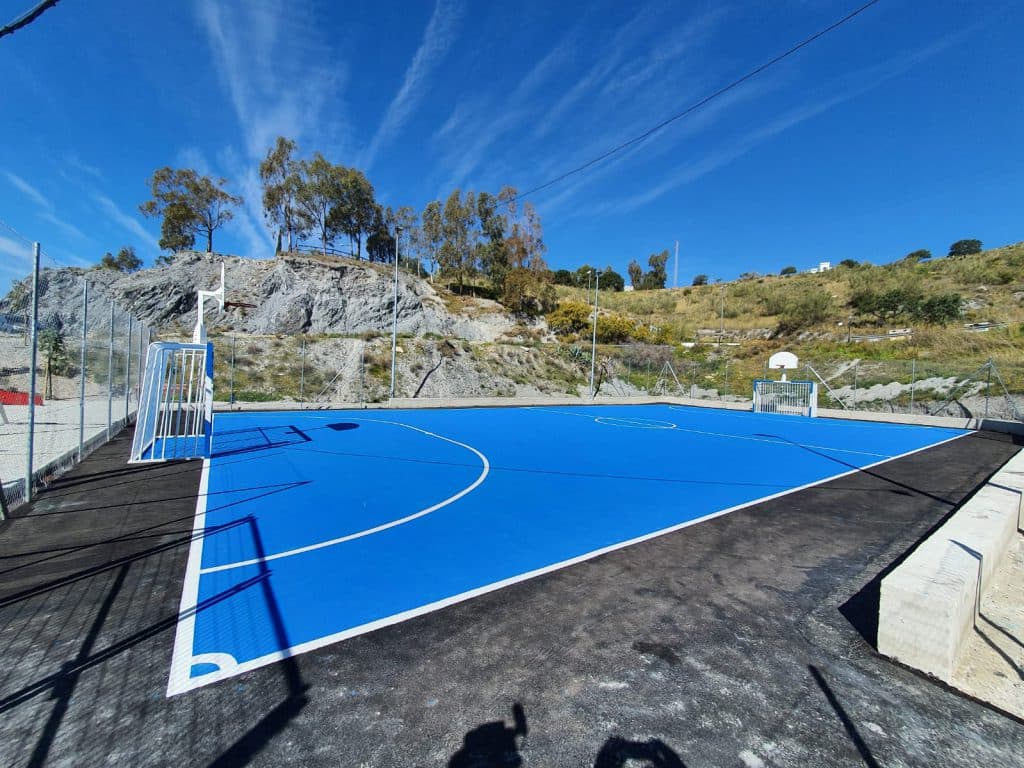 Los vecinos de La Garnatilla estrenan su primera pista deportiva y de ocio