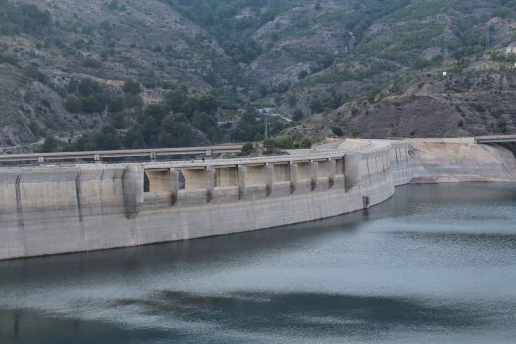 La Junta Central de Usuario de los ríos Verde, Seco y Jate acuerda un calendario de reuniones «urgentes a todos los niveles» para reclamar las canalizaciones de Rules-Béznar
