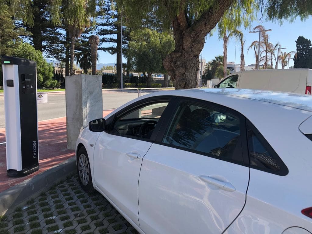 El Puerto de Motril elabora un proyecto para reconvertir en eléctricos los motores que usan combustibles fósiles y conseguir cero emisiones