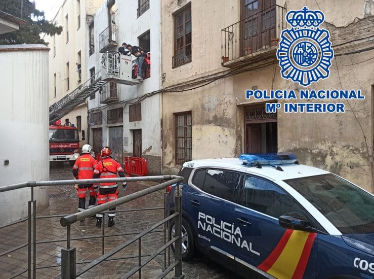 Detenidos dos individuos que habrían sustraído cinco ciclomotores para desguazarlos en el interior de un edificio en ruinas