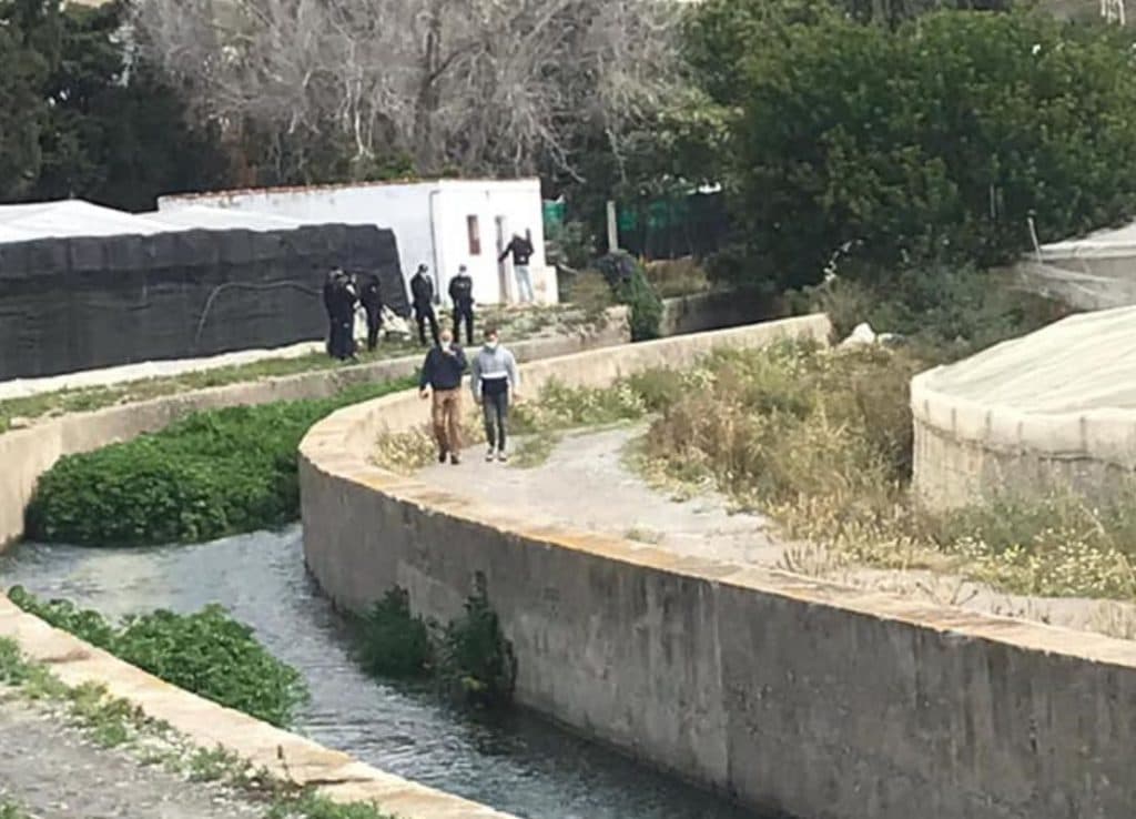 Hallado el cuerpo sin vida de una mujer en la rambla de Carchuna