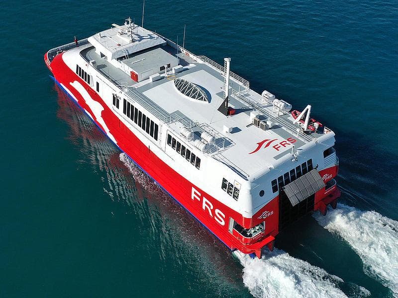 FRS posiciona de forma estable en el Puerto de Motril un nuevo fast ferry para la línea de Melilla