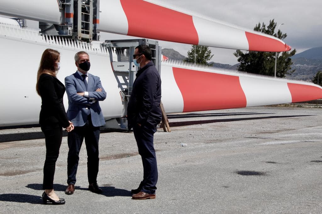 La delegada de Empleo reclama la conexión ferroviaria del Puerto de Motril tras reunirse con su presidente