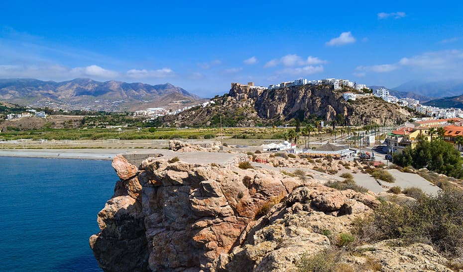 Fallece un joven ahogado en la orilla de la playa en Salobreña
