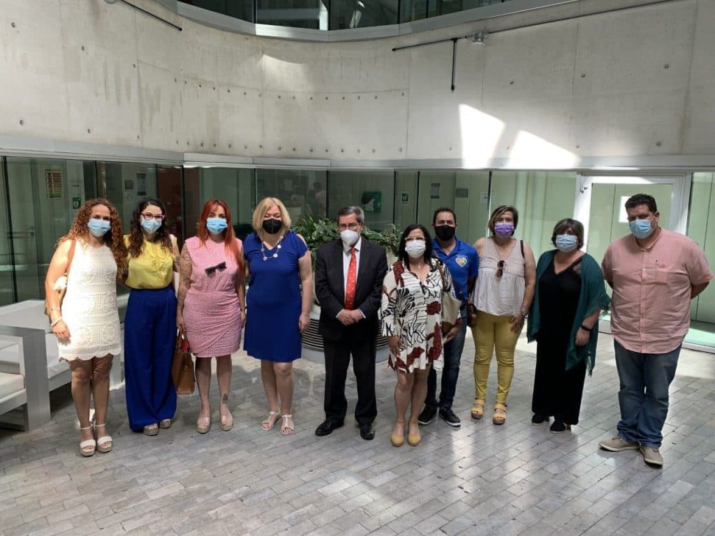 Representantes de agricultores del LLano, junto con responsables del PSOE de Motril, Carchuna y Calahonda se reúnen con el Presidente de Diputación para trasladarle los problemas del sector agrícola
