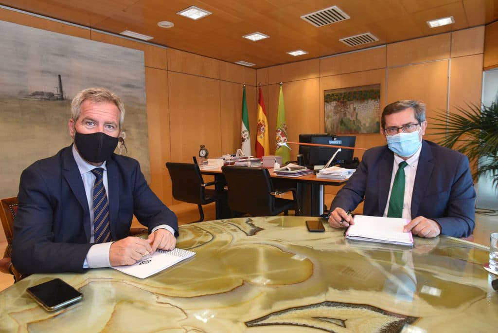Entrena y García Fuentes comparten el deseo de que el Puerto tenga conexión con el Corredor Litoral Mediterráneo